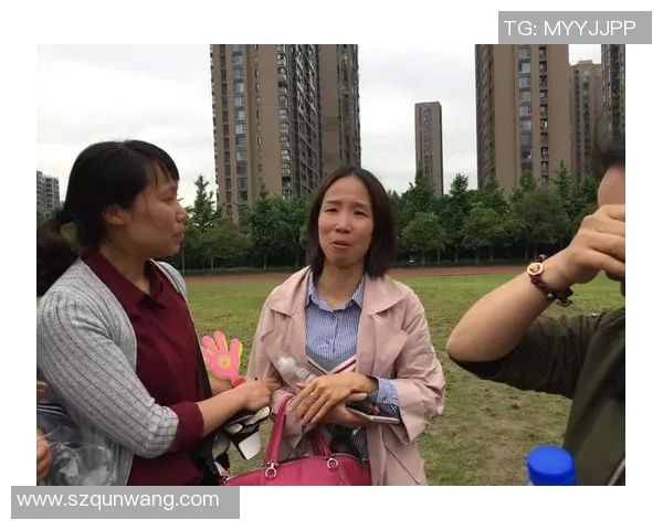 草泥马全足球明星带你领略绿茵场上的奇幻旅程与激情瞬间