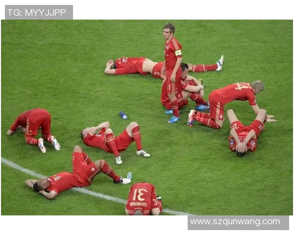 足球明星袜子风格解析揭示他们的时尚选择与运动表现的秘密